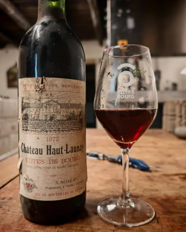 Dégustation d'un Vieux Millésime, 1972, Bourg, Vignobles NOAILLES